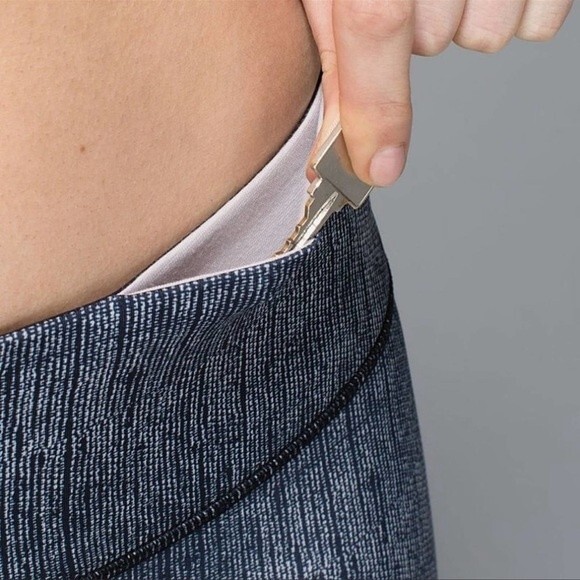 Lululemon Wunder Under Crop Full-On Luxtreme Size 4 - Picture 4 of 13